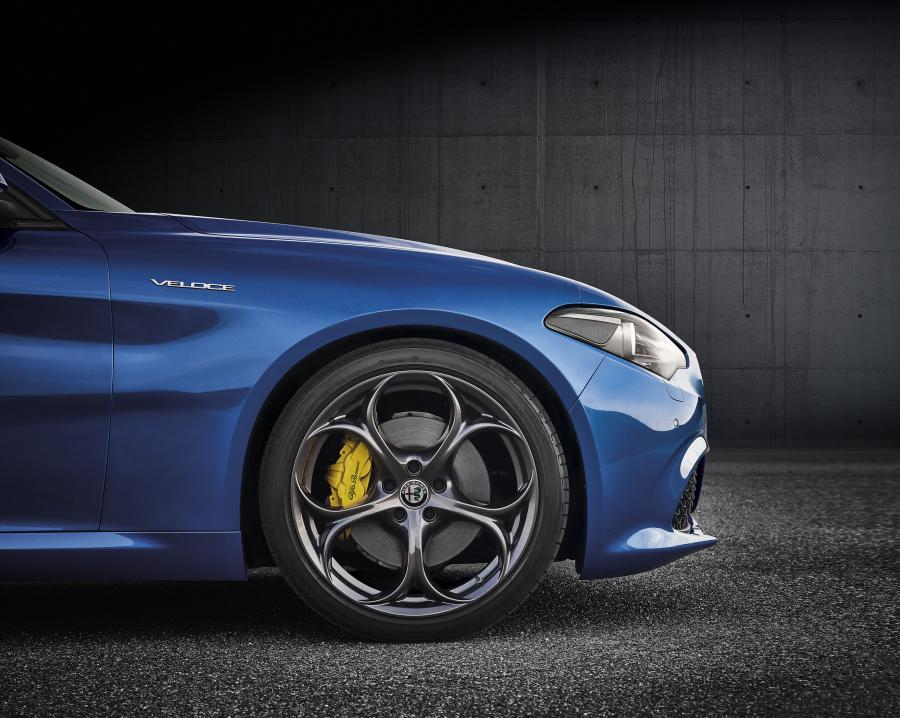 Детали экстерьера Alfa Romeo Giulia Veloce Q4 (952) 2016 года  (фото 42 из 45)